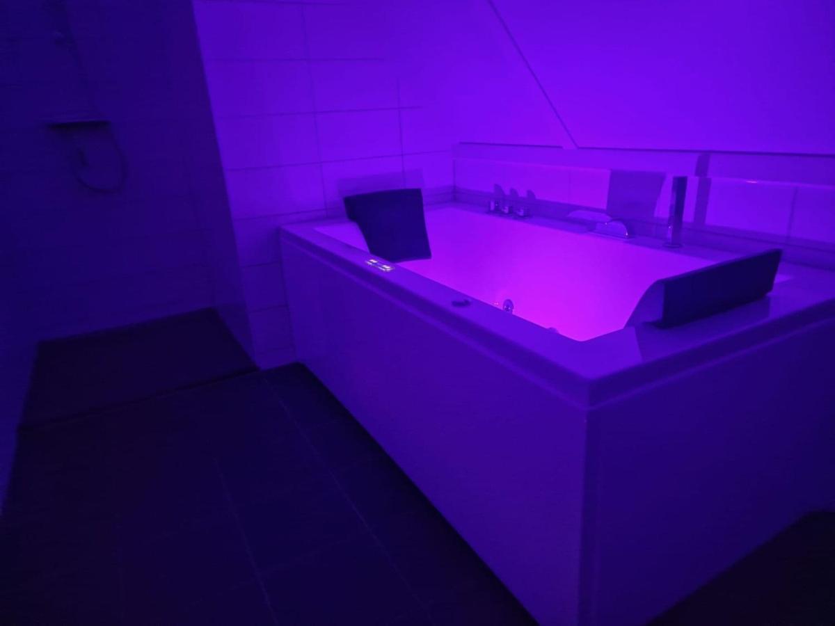Holiday Home In Scherpenisse With Bubble Bath Dış mekan fotoğraf